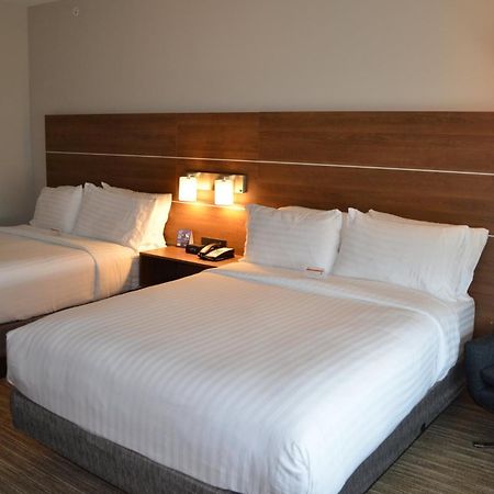 Holiday Inn Express & Suites - Charlotte Ne - University Area, An Ihg Hotel Экстерьер фото