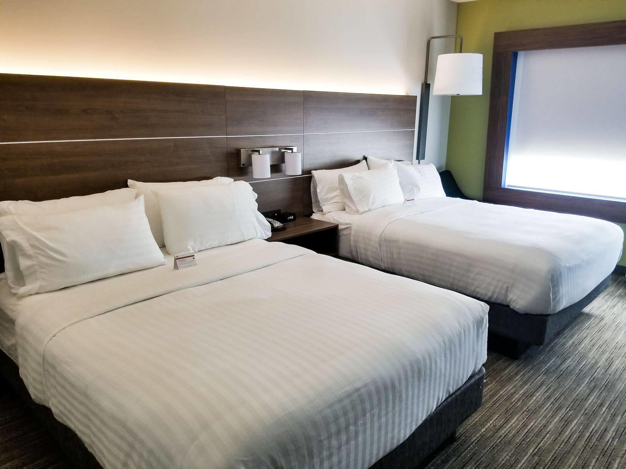 Holiday Inn Express & Suites - Charlotte Ne - University Area, An Ihg Hotel Экстерьер фото