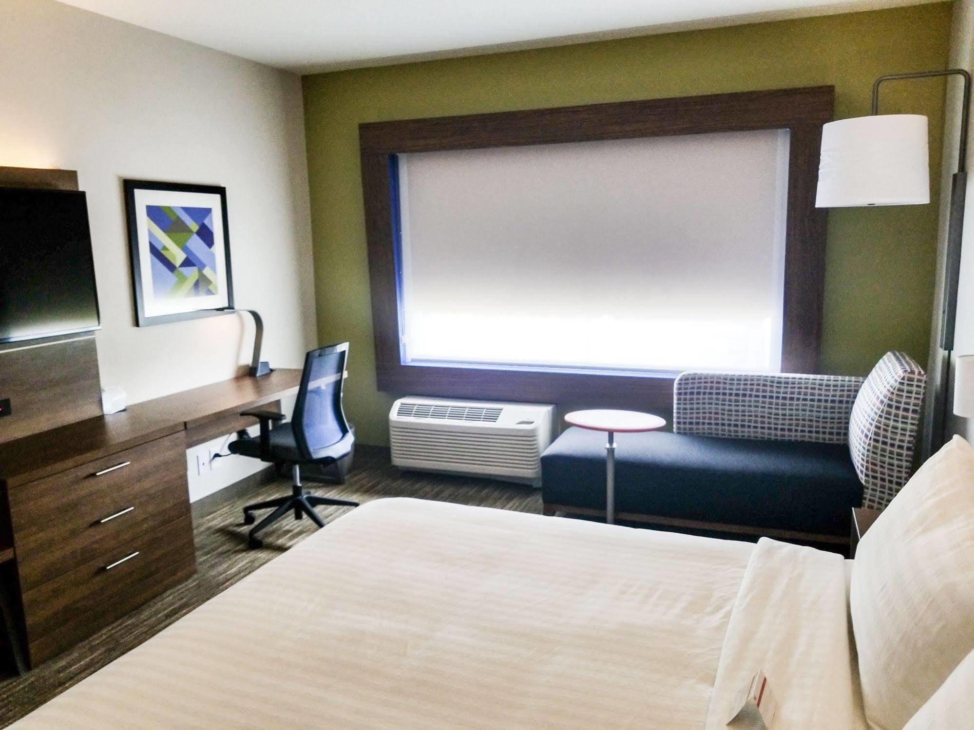 Holiday Inn Express & Suites - Charlotte Ne - University Area, An Ihg Hotel Экстерьер фото