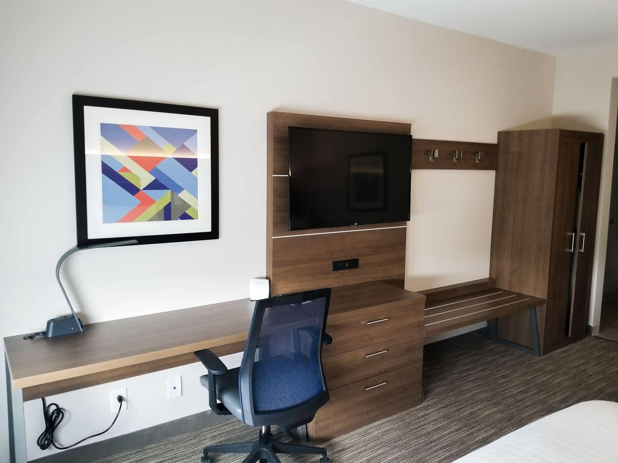 Holiday Inn Express & Suites - Charlotte Ne - University Area, An Ihg Hotel Экстерьер фото