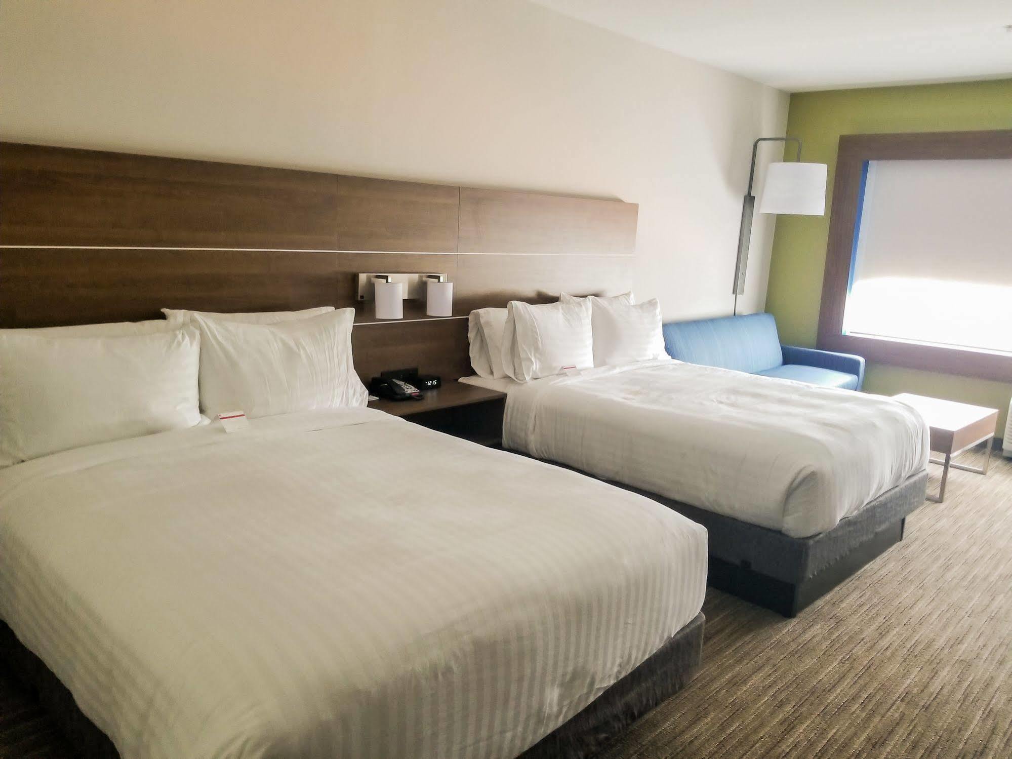 Holiday Inn Express & Suites - Charlotte Ne - University Area, An Ihg Hotel Экстерьер фото