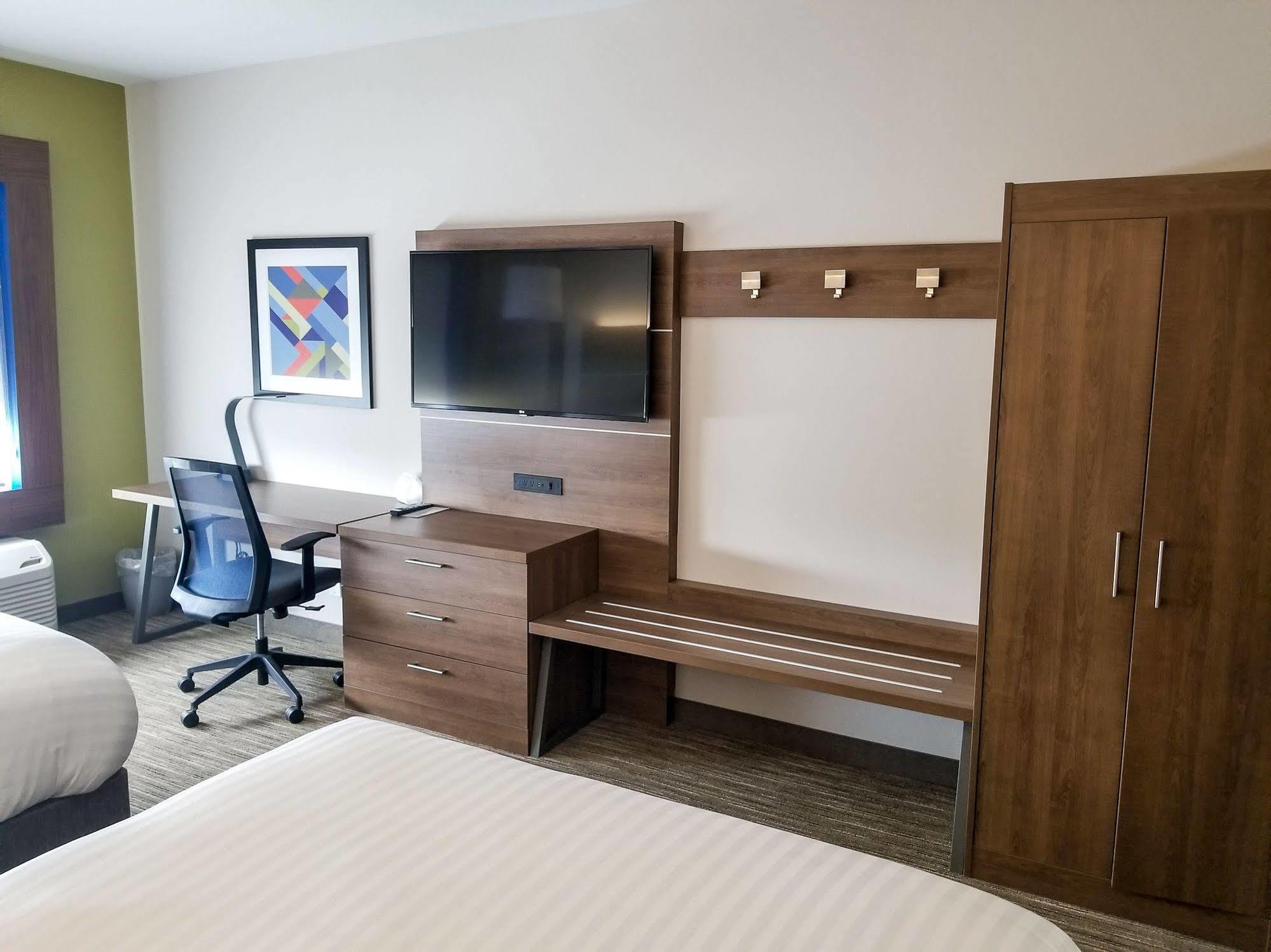 Holiday Inn Express & Suites - Charlotte Ne - University Area, An Ihg Hotel Экстерьер фото