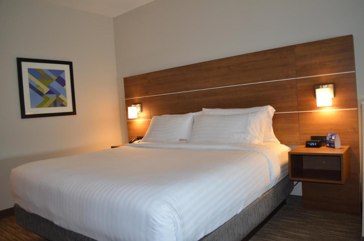 Holiday Inn Express & Suites - Charlotte Ne - University Area, An Ihg Hotel Экстерьер фото